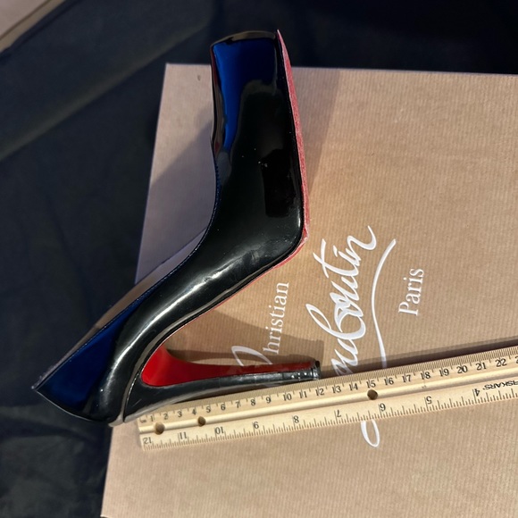 Christian Louboutin - Picture 5 of 9